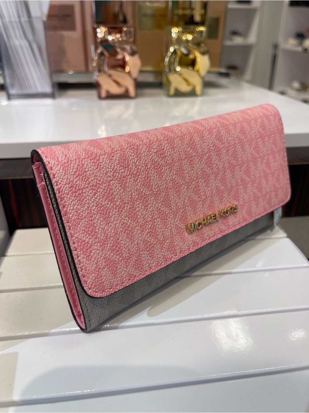 Michael Kors Jet Set Travl Signature Logo Tri-Fold Wallet Trifold 
Carnation
NWT - Picture 8 of 16